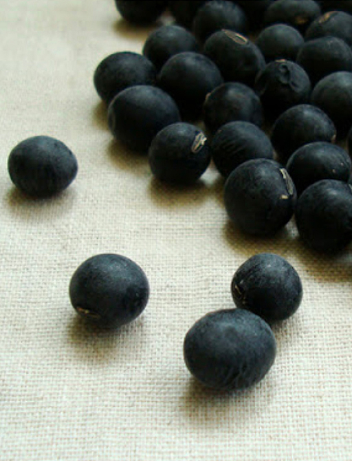 大粒の丹羽産の黒豆をたっぷりと使用