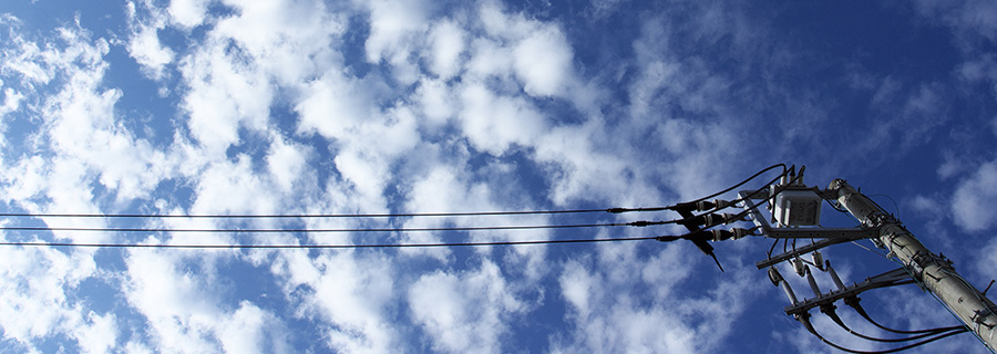 秋：電線のうろこ雲
