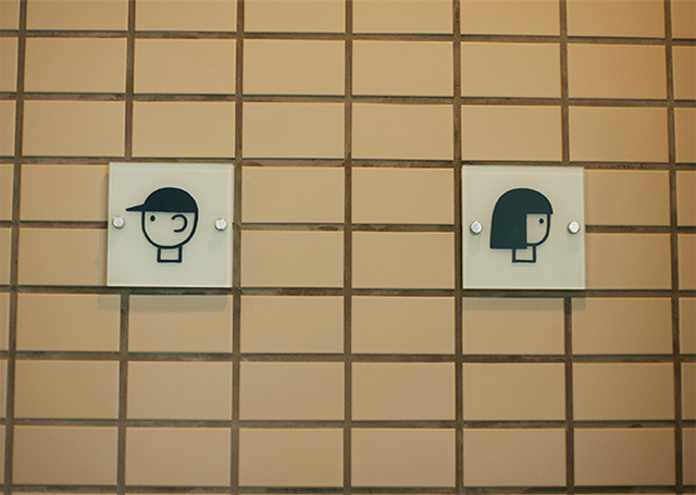 トイレの案内も、もちろんデザイン。
